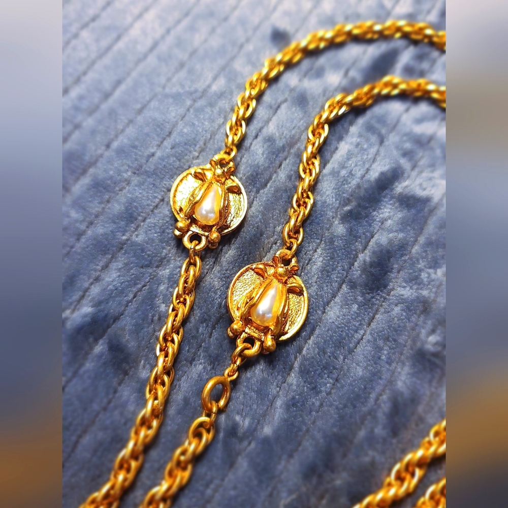 The Buzz convertible gold faux pearl necklace🐝